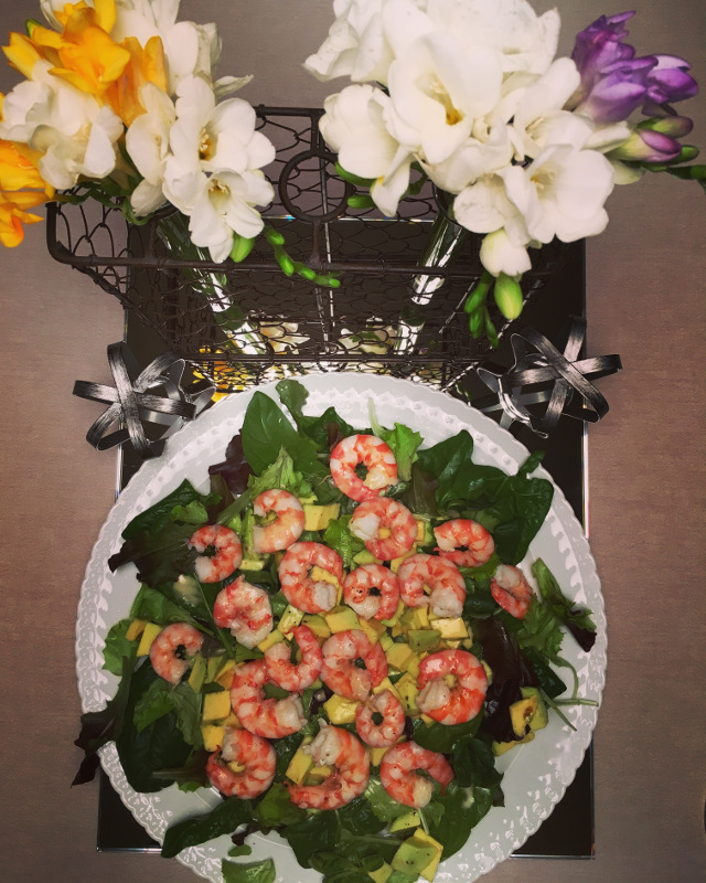 Misticanza orientale gamberi e avocado